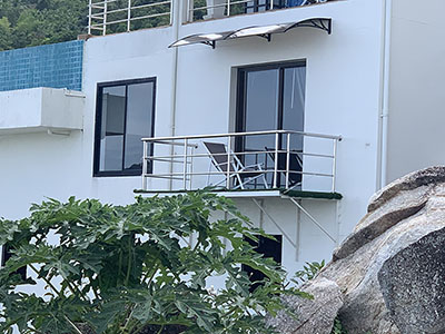 Villa Siam, Dream studio, apartment the outside of the balcony with awning and view from our garden